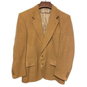 Men’s suit jacket very nice, 50% wool, insides pockets by Stafford.